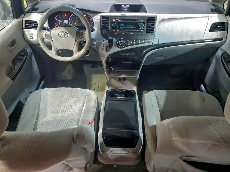 2014 TOYOTA SIENNA LE  