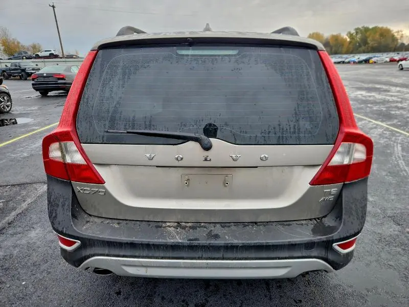 2011 VOLVO XC70 T6  
