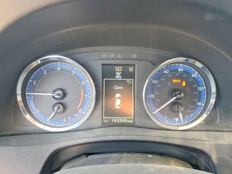 2017 TOYOTA COROLLA SE  