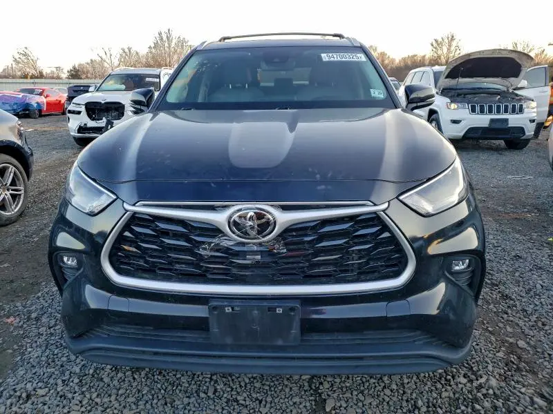 2024 TOYOTA HIGHLANDER LE  