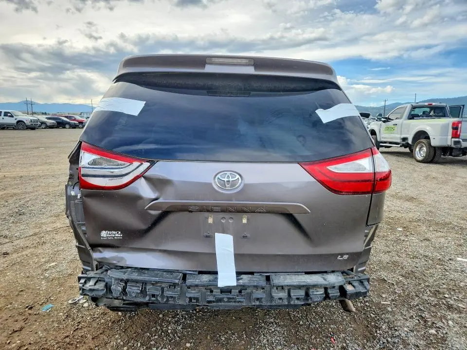 2016 TOYOTA SIENNA LE  