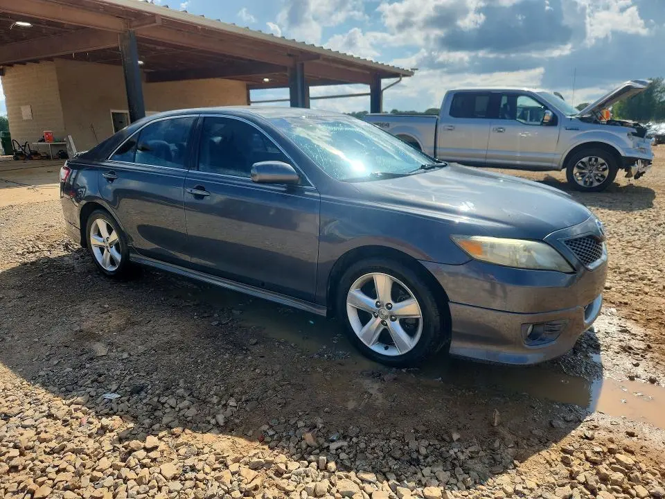 2011 TOYOTA CAMRY SE  