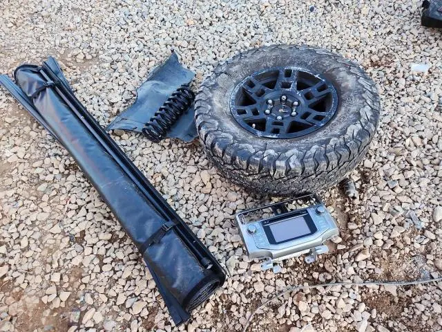 2013 TOYOTA 4RUNNER SR5  