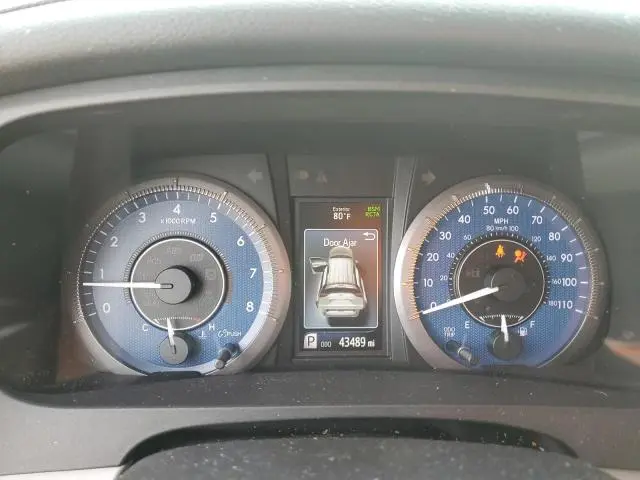 2018 TOYOTA SIENNA XLE  