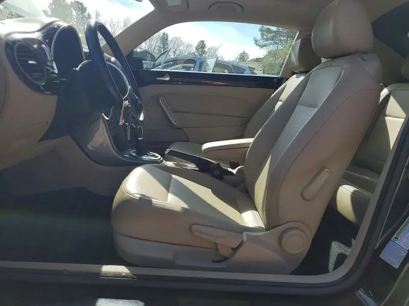 2018 VOLKSWAGEN BEETLE SE  