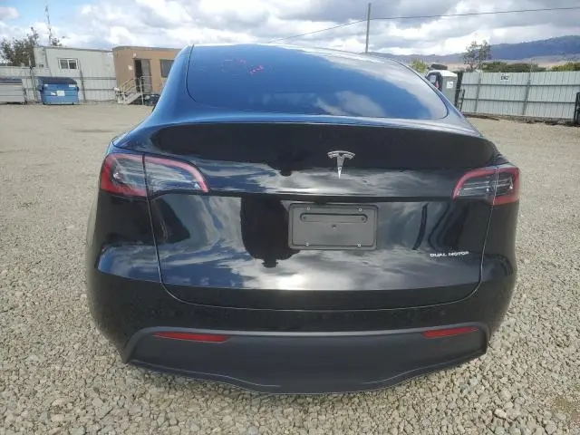 2025 TESLA MODEL Y