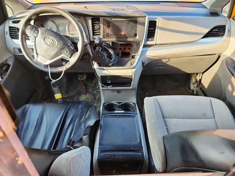2017 TOYOTA SIENNA LE MOBILITY  