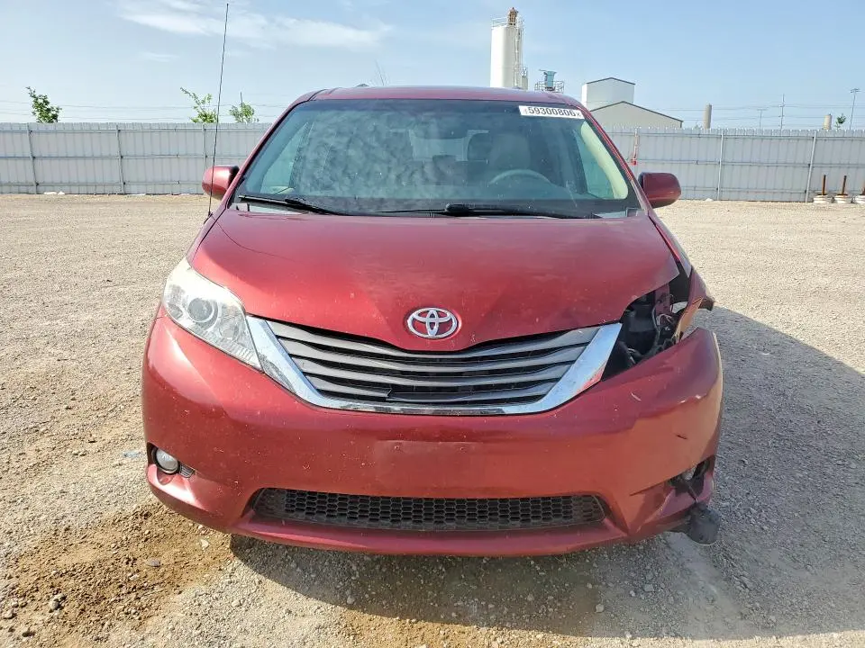 2013 TOYOTA SIENNA XLE 8-PASSENGER  