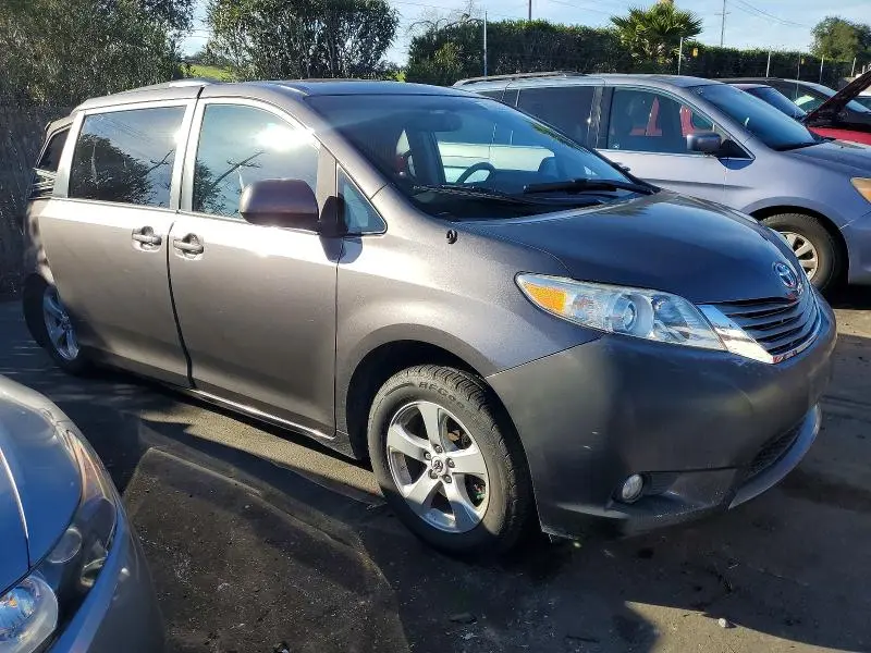 2014 TOYOTA SIENNA XLE  