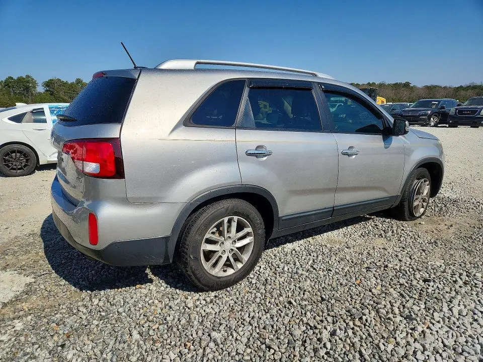 2015 KIA SORENTO LX  