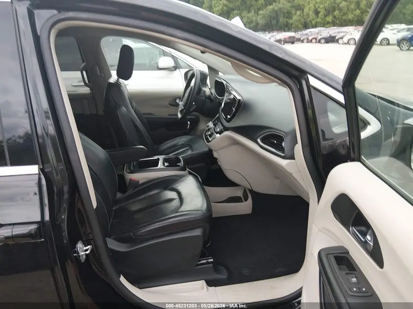 2022 CHRYSLER PACIFICA TOURING L