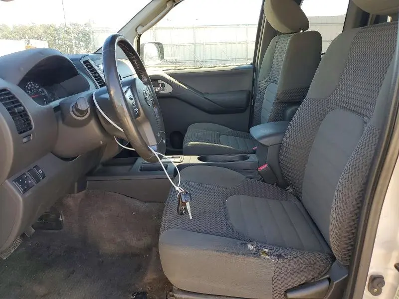 2011 NISSAN FRONTIER SV V6  