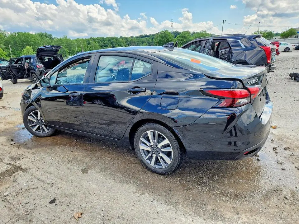 2023 NISSAN VERSA SV  