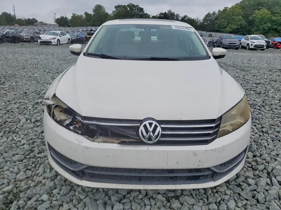2013 VOLKSWAGEN PASSAT SE  