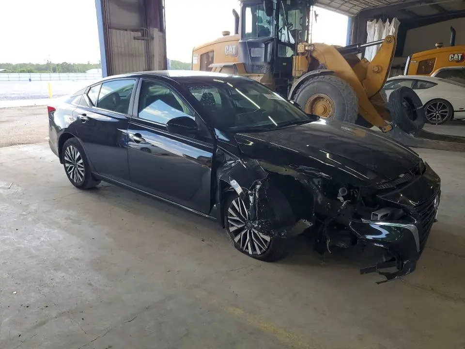 2024 NISSAN ALTIMA SV  