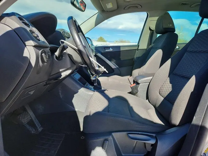 2010 VOLKSWAGEN TIGUAN SE  