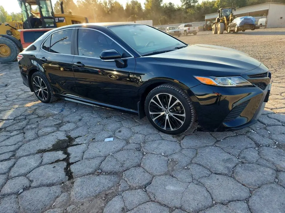 2020 TOYOTA CAMRY SE  