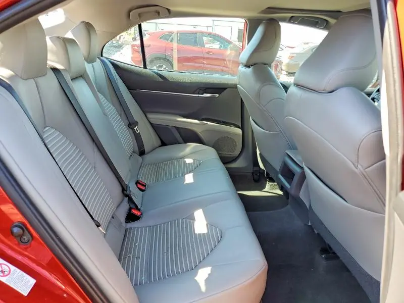 2019 TOYOTA CAMRY SE  