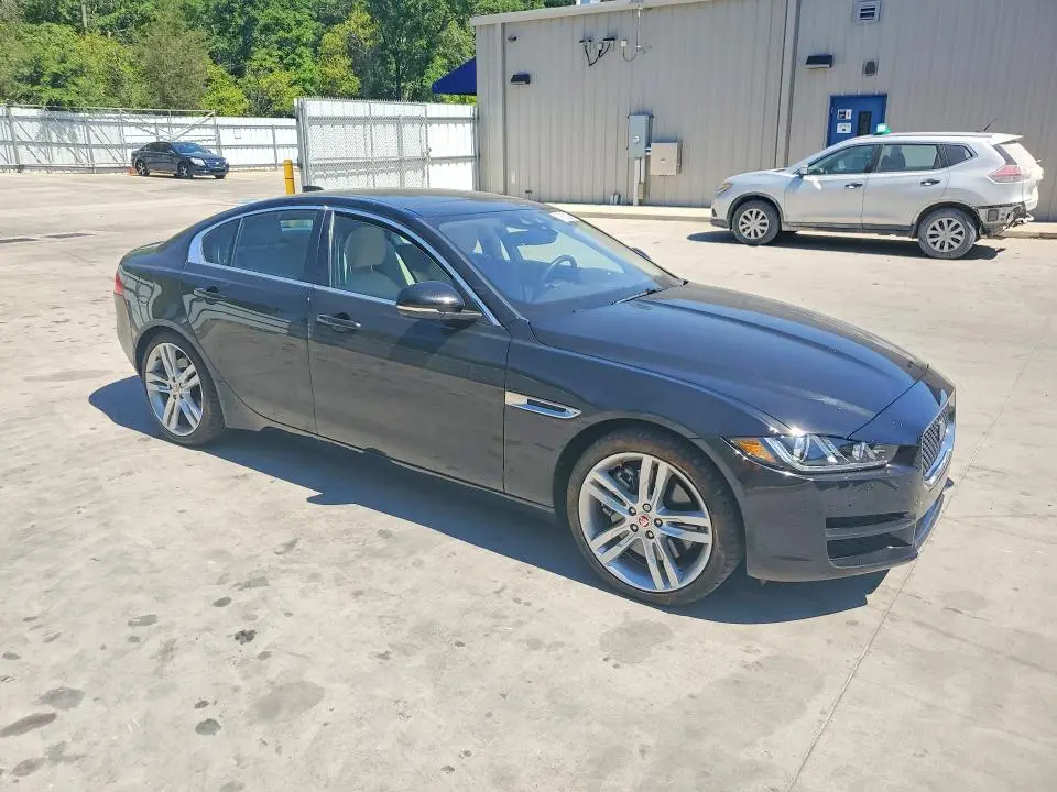 2018 JAGUAR XE PRESTIGE  