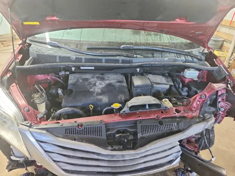 2013 TOYOTA SIENNA XLE 8-PASSENGER  