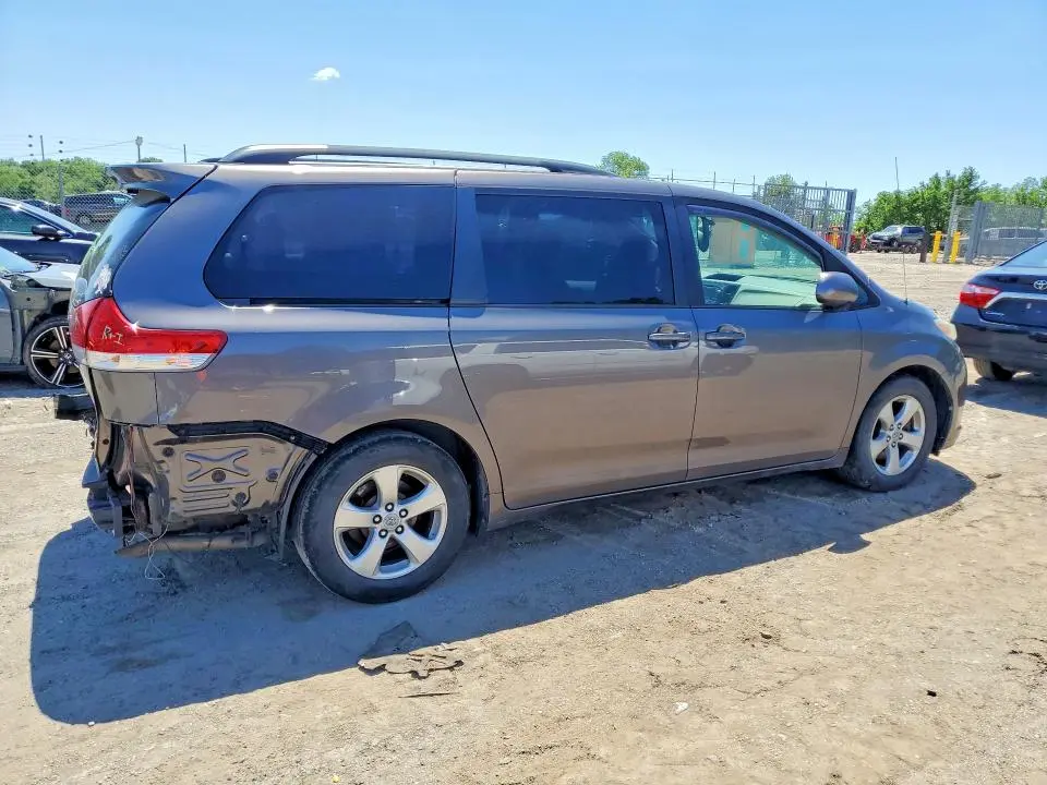 2012 TOYOTA SIENNA LE  