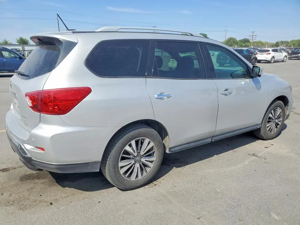 2017 NISSAN PATHFINDER SL  