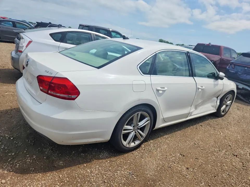 2015 VOLKSWAGEN PASSAT SE  