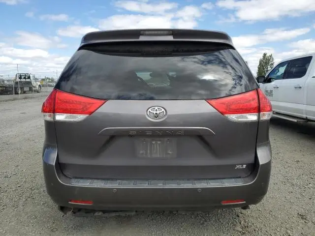 2011 TOYOTA SIENNA XLE  