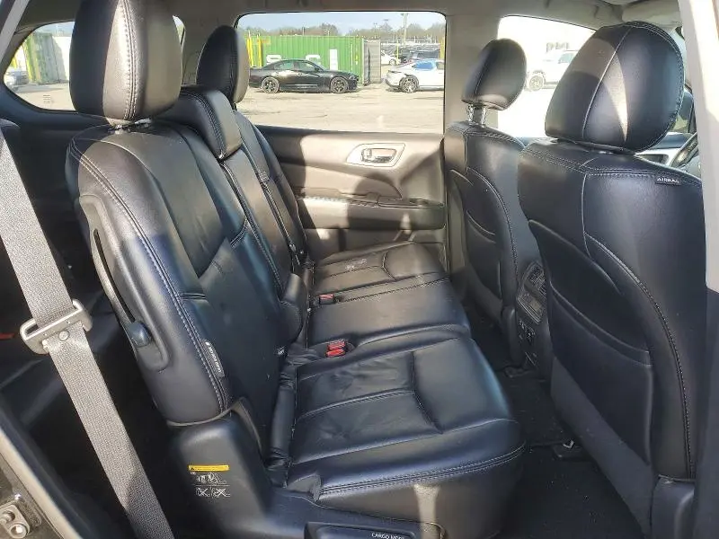 2019 NISSAN PATHFINDER SL  