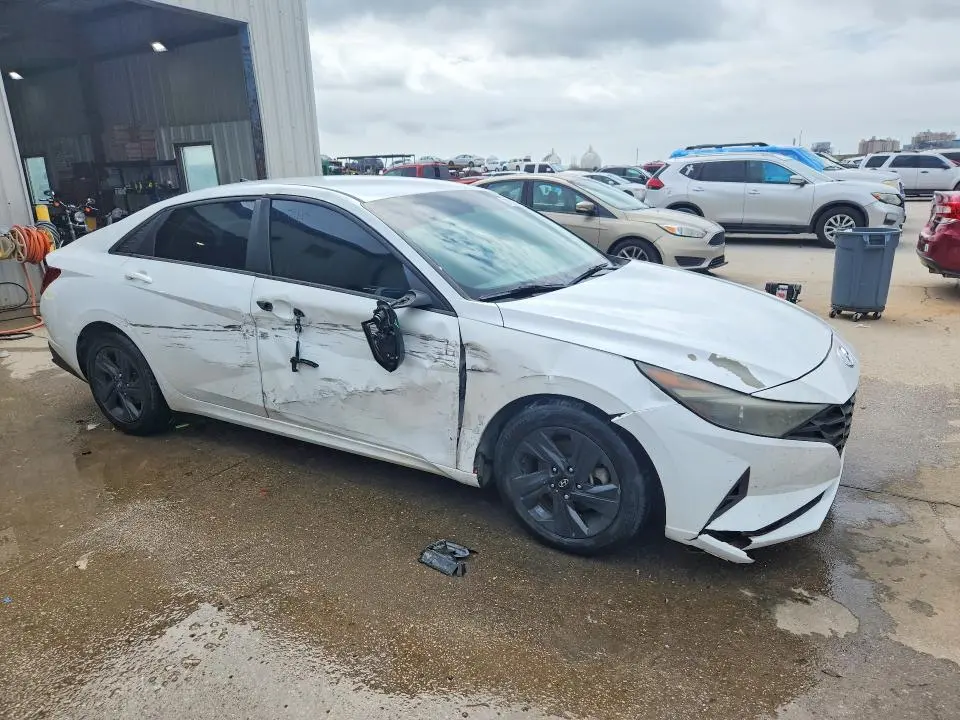 2021 HYUNDAI ELANTRA SEL  