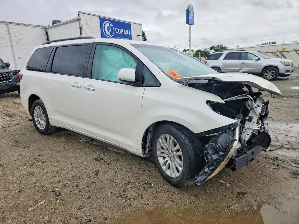 2017 TOYOTA SIENNA XLE 8-PASSENGER  