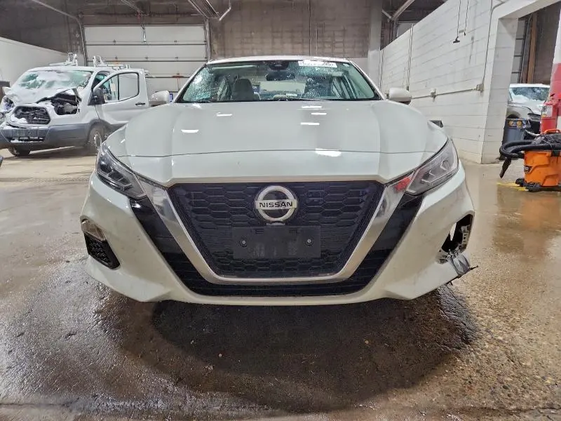 2022 NISSAN ALTIMA SV  