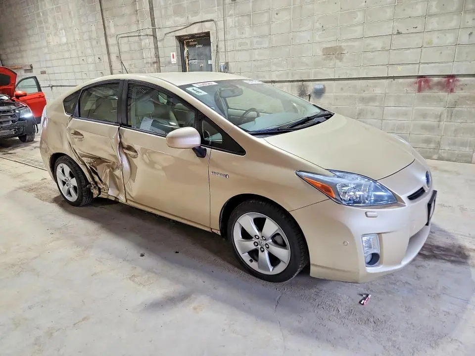 2010 TOYOTA PRIUS V  