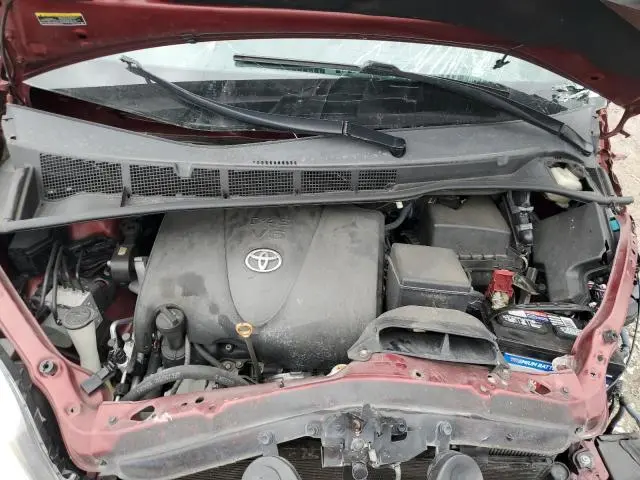 2018 TOYOTA SIENNA XLE  