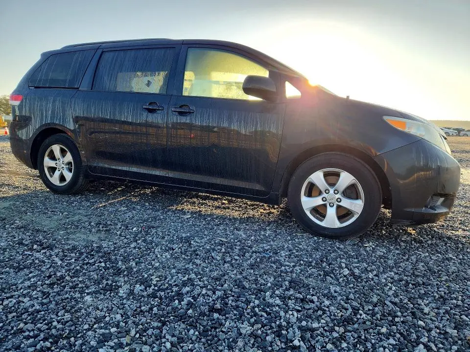 2011 TOYOTA SIENNA LE  