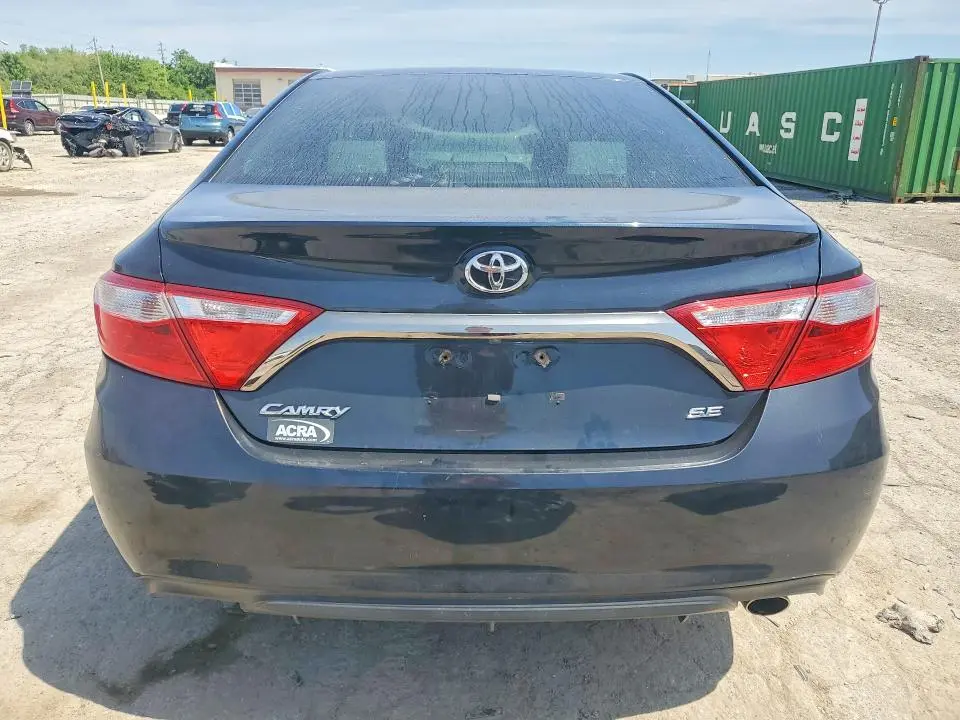 2015 TOYOTA CAMRY SE  