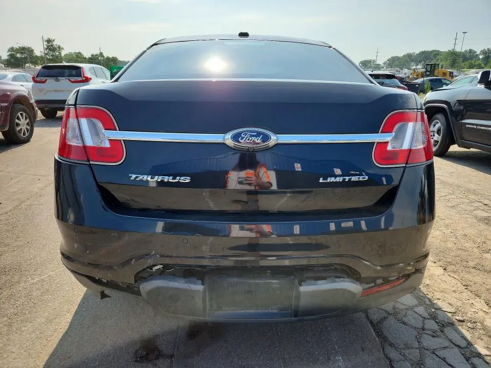 2011 FORD TAURUS LIMITED  