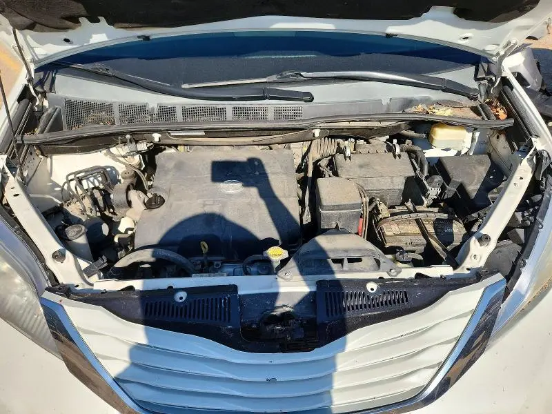 2015 TOYOTA SIENNA XLE 8-PASSENGER  