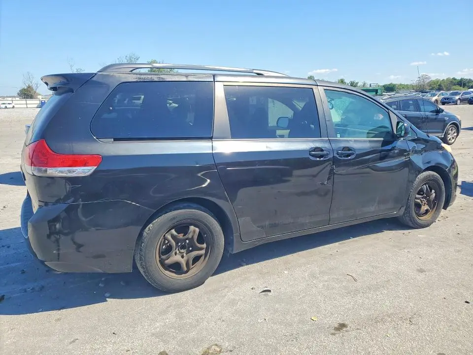 2011 TOYOTA SIENNA LE 8-PASSENGER  