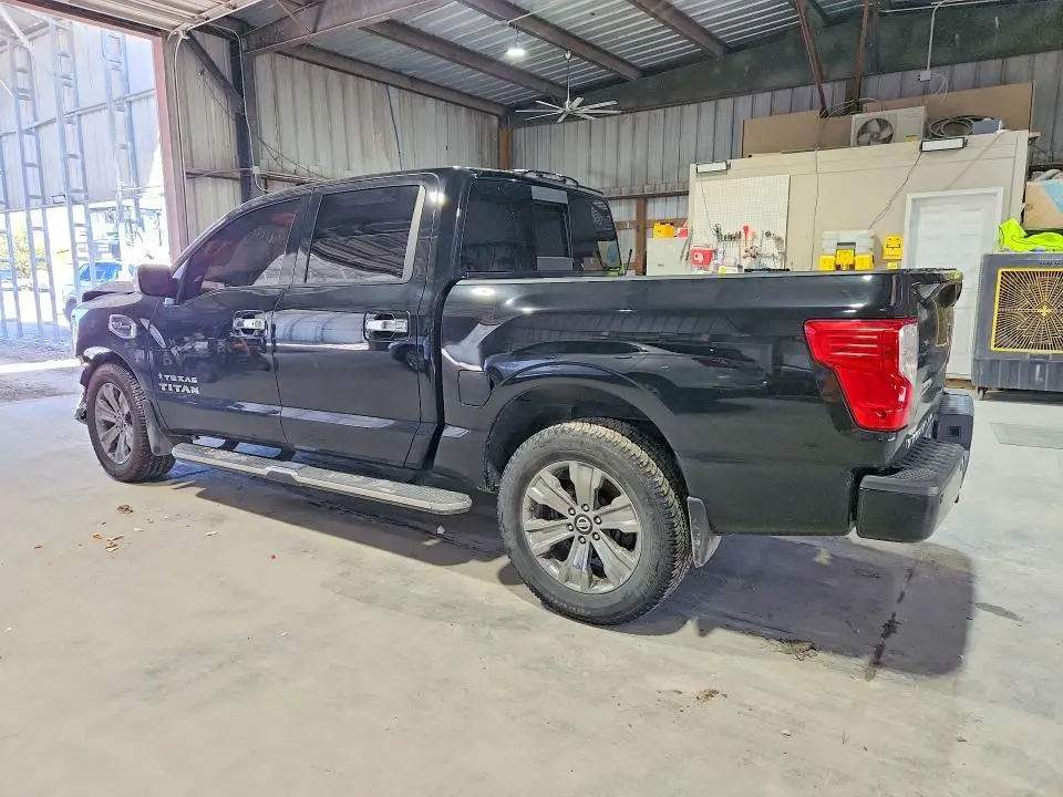 2017 NISSAN TITAN SV  