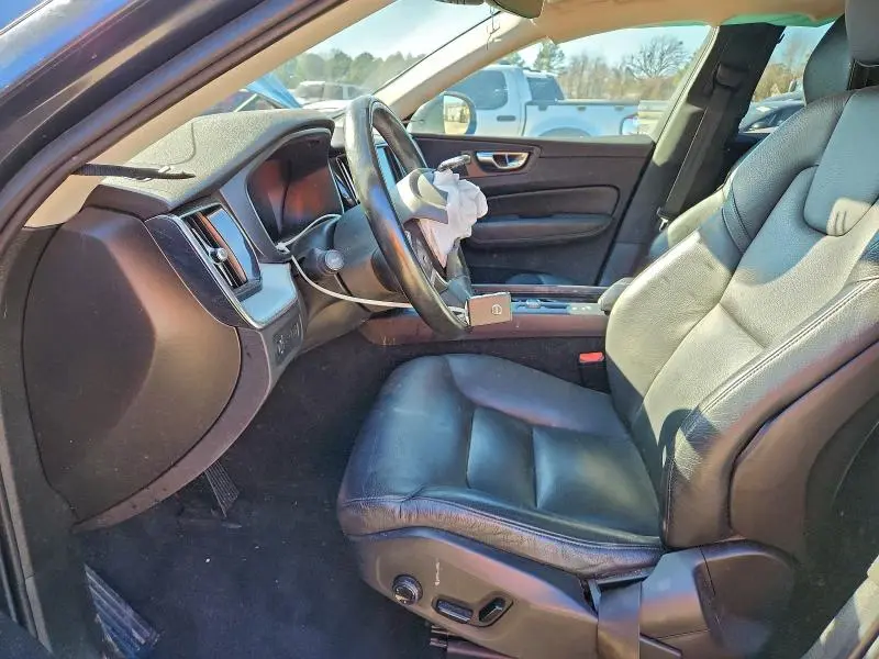 2018 VOLVO XC60 T6 MOMENTUM  