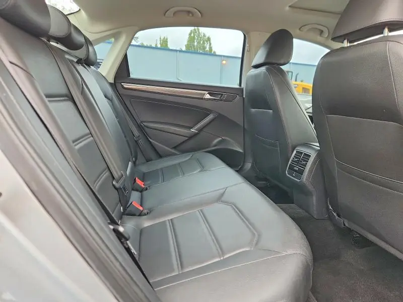 2017 VOLKSWAGEN PASSAT SE  