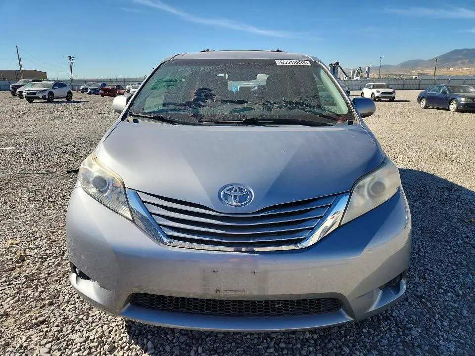 2015 TOYOTA SIENNA LE  