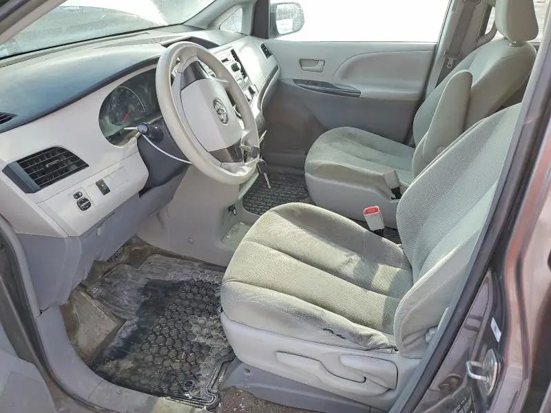 2013 TOYOTA SIENNA CE  