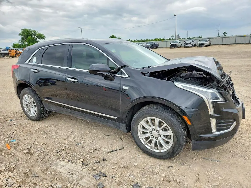 2017 CADILLAC XT5   
