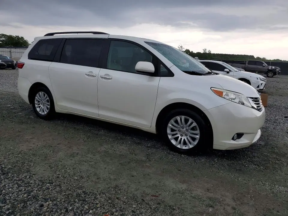 2016 TOYOTA SIENNA XLE 8-PASSENGER  