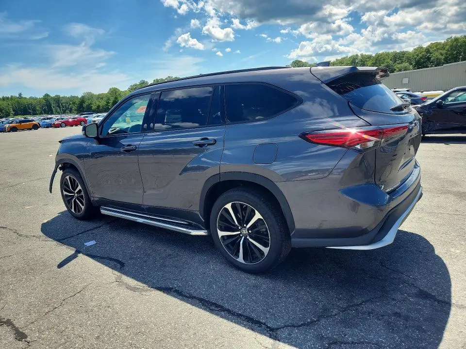 2022 TOYOTA HIGHLANDER XSE  