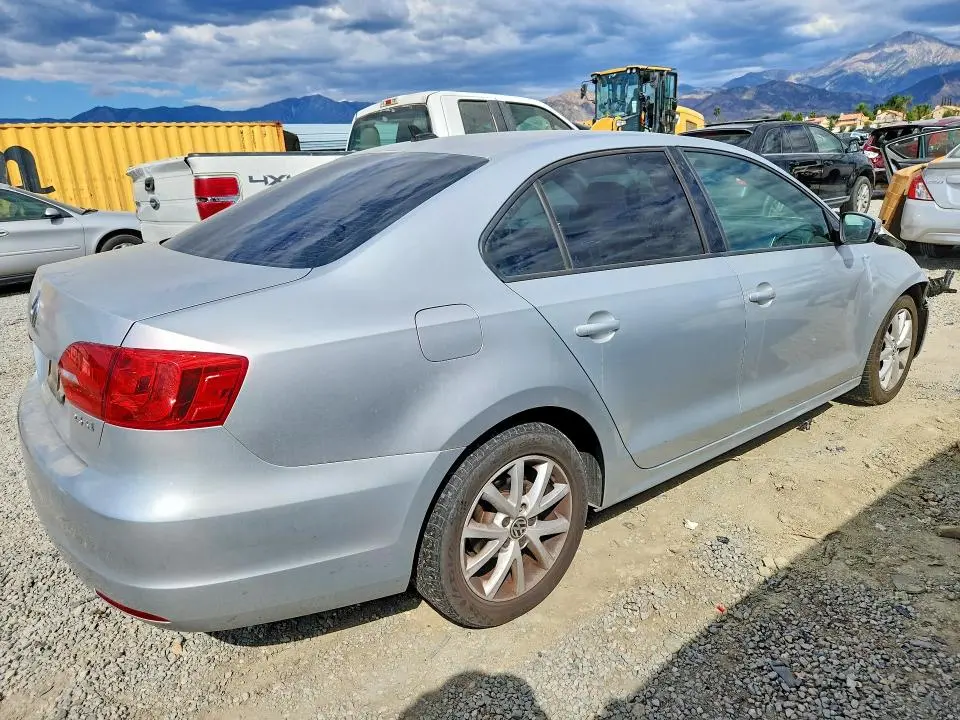 2012 VOLKSWAGEN JETTA SE  
