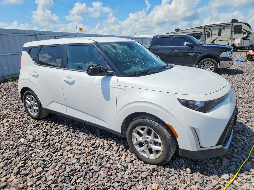 2024 KIA SOUL LX  