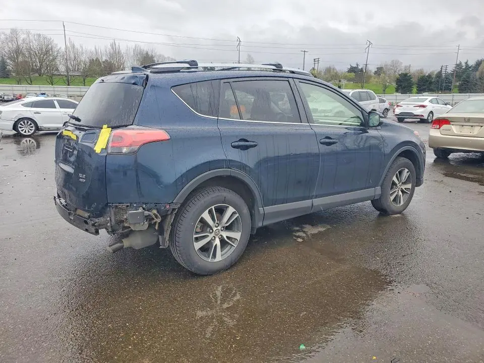 2018 TOYOTA RAV4 XLE  